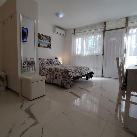Studio-Apartman Ella Poreč Kültér fotó