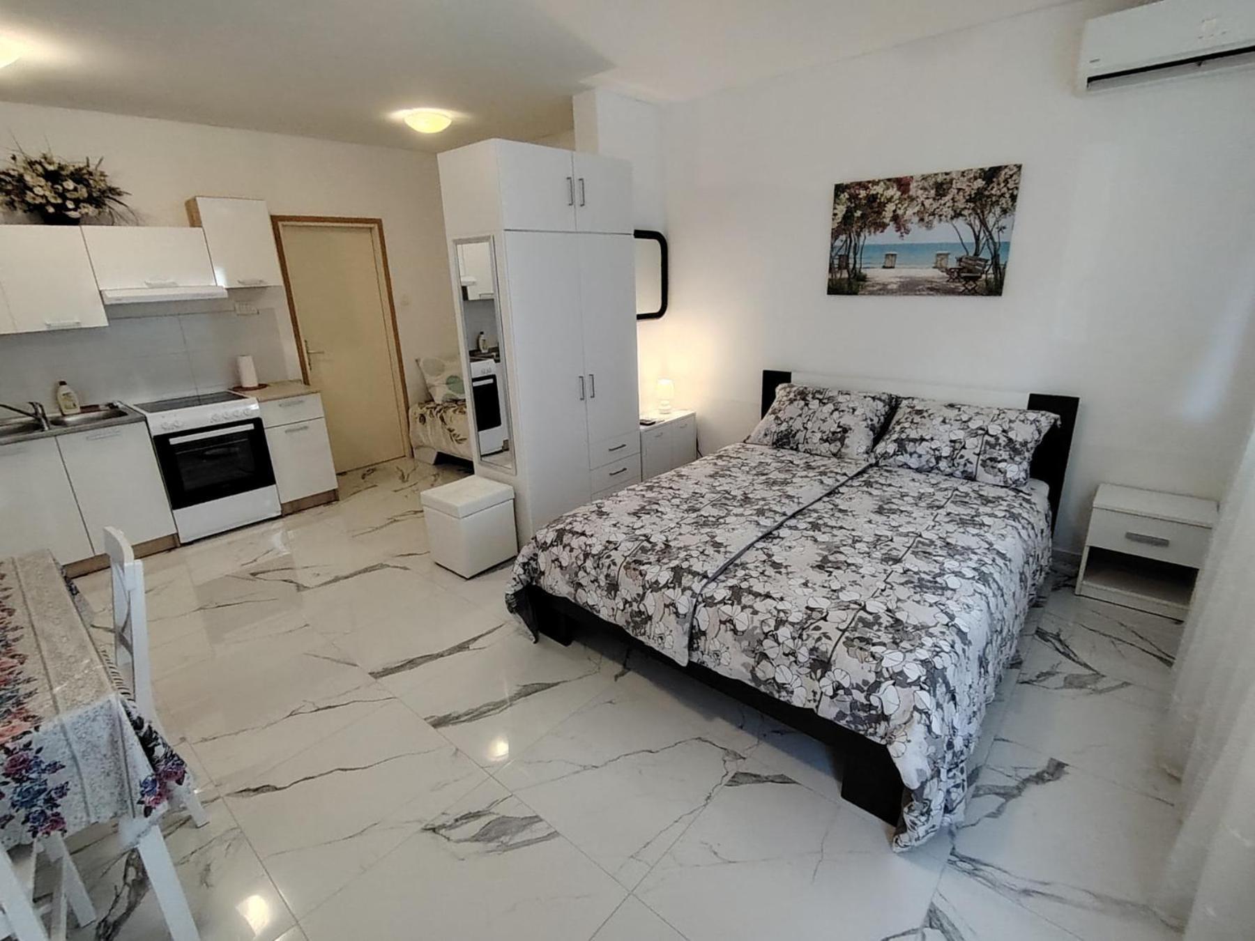 Studio-Apartman Ella Poreč Kültér fotó