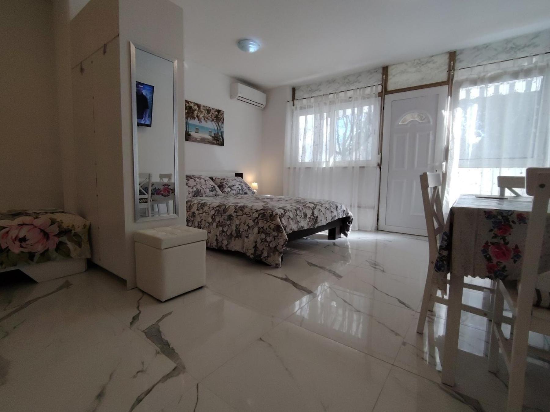 Studio-Apartman Ella Poreč Kültér fotó